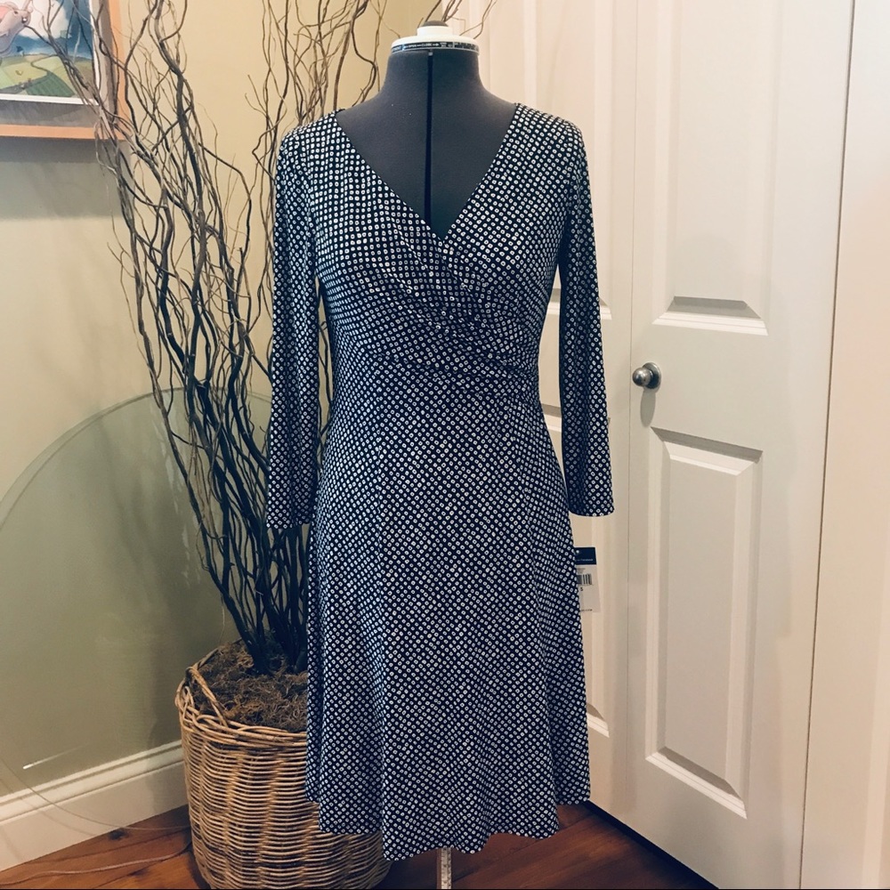 🎁 New! Knit wrap dress. Black and white print